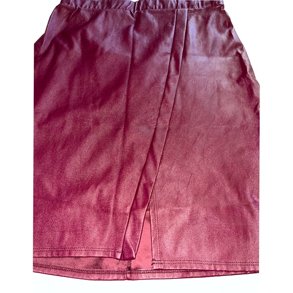 Charlotte Russe, maroon/burgundy, pleather pencil skirt, Size L - Picture 2 of 4